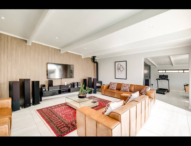 5 BEDROOM FREESTANDING FOR SALE IN VALMARY PARK